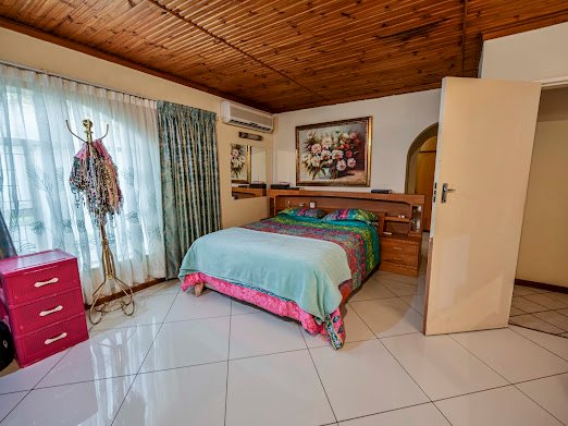 5 Bedroom Property for Sale in Langenhovenpark Free State